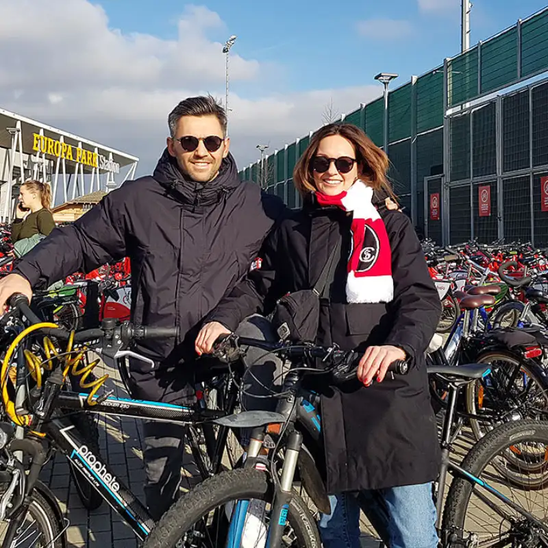 Fahrradfans Anja und Marius radeln zum SCF Fahrradfans Anja und Marius radeln zum SCF